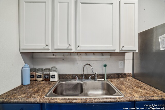 Listing photo id 3 for 841 Texas