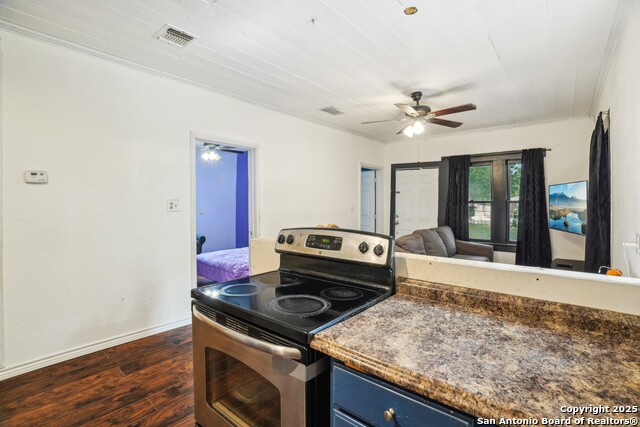 Listing photo id 4 for 841 Texas