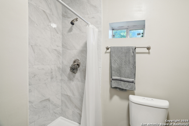 Listing photo id 7 for 841 Texas