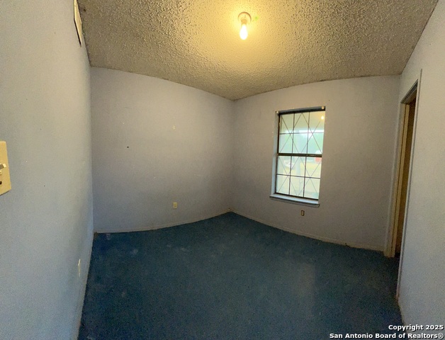 Listing photo id 10 for 512 Brown Lane