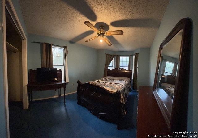 Listing photo id 11 for 512 Brown Lane