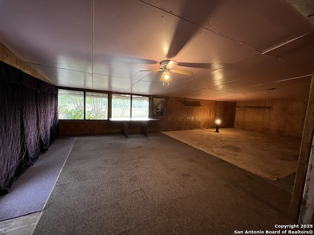 Listing photo id 16 for 512 Brown Lane