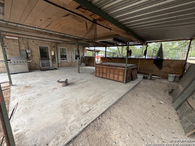 Listing photo id 24 for 512 Brown Lane