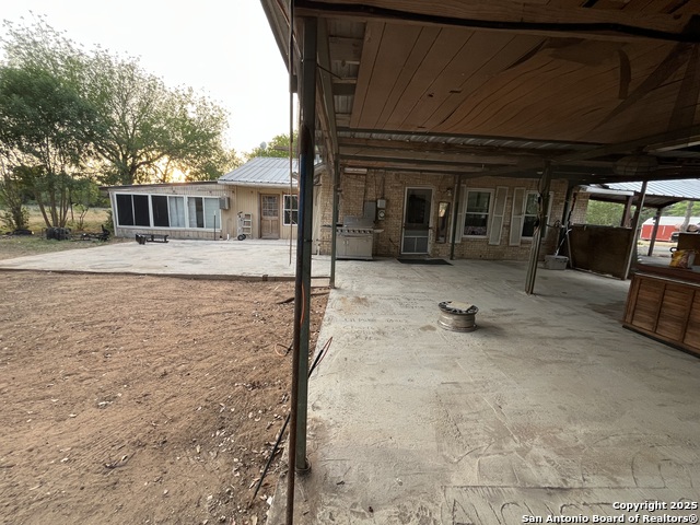 Listing photo id 25 for 512 Brown Lane