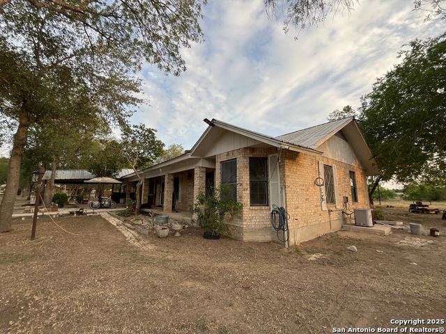 Listing photo id 27 for 512 Brown Lane