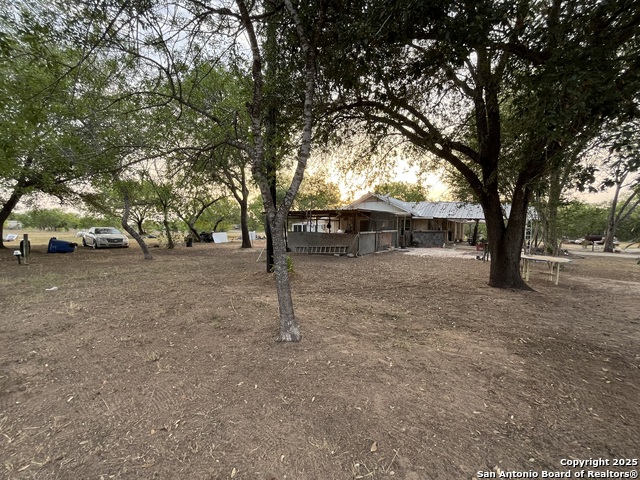 Listing photo id 28 for 512 Brown Lane