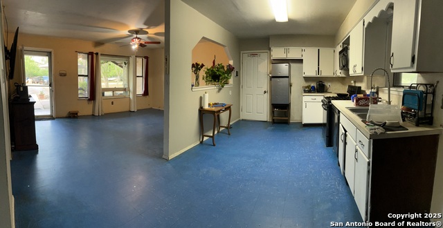 Listing photo id 4 for 512 Brown Lane