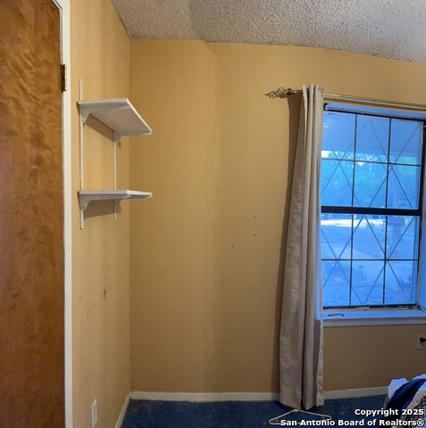 Listing photo id 7 for 512 Brown Lane