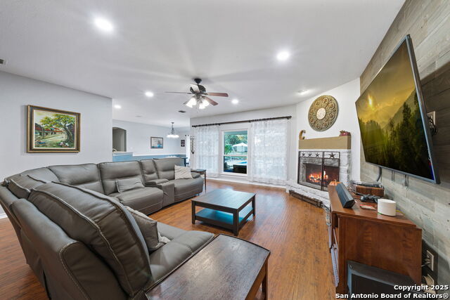 Listing photo id 8 for 3511 Cheyenne Star