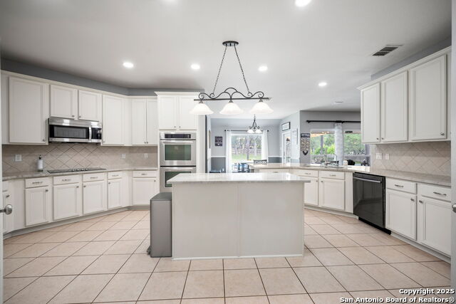 Listing photo id 10 for 3511 Cheyenne Star