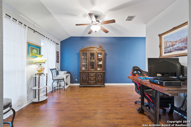 Listing photo id 21 for 3511 Cheyenne Star