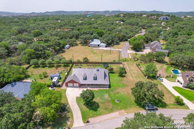 Listing photo id 9 for 8718 Paseo Oaks