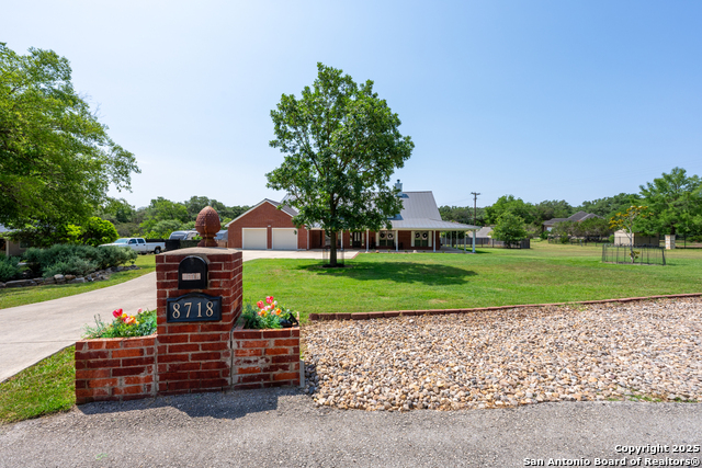 Listing photo id 13 for 8718 Paseo Oaks