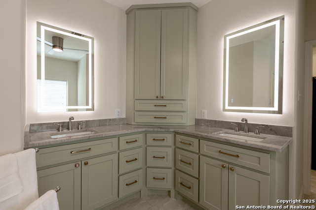 Listing photo id 17 for 8718 Paseo Oaks