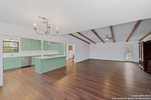 Listing photo id 8 for 1312 Acorn  
