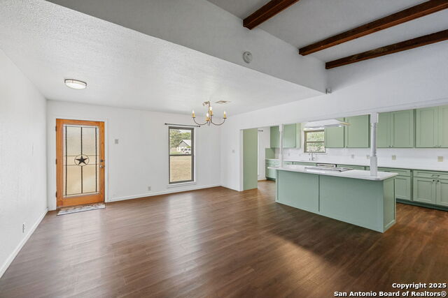 Listing photo id 9 for 1312 Acorn  