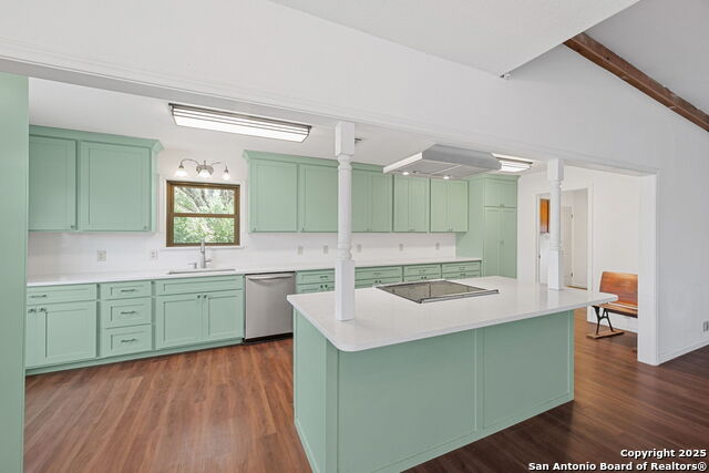 Listing photo id 11 for 1312 Acorn  