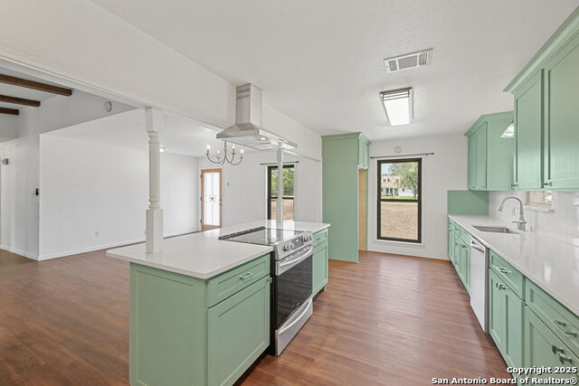 Listing photo id 13 for 1312 Acorn  
