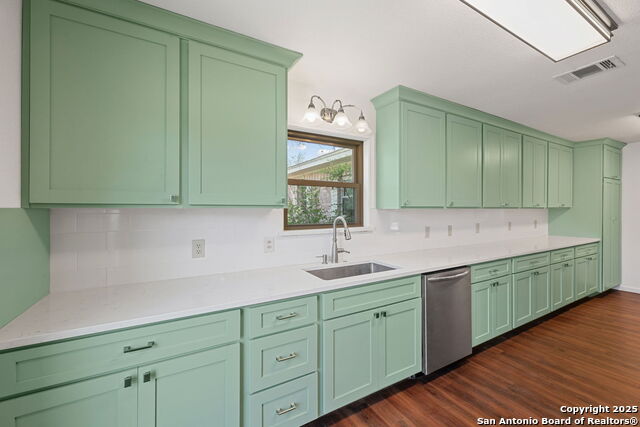 Listing photo id 14 for 1312 Acorn  
