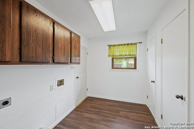Listing photo id 15 for 1312 Acorn  