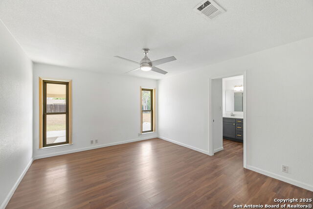 Listing photo id 16 for 1312 Acorn  