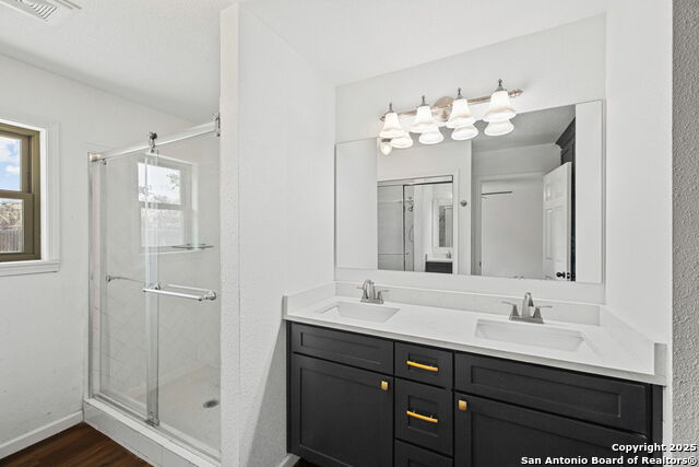 Listing photo id 18 for 1312 Acorn  