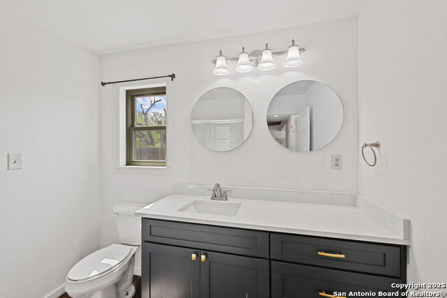Listing photo id 22 for 1312 Acorn  