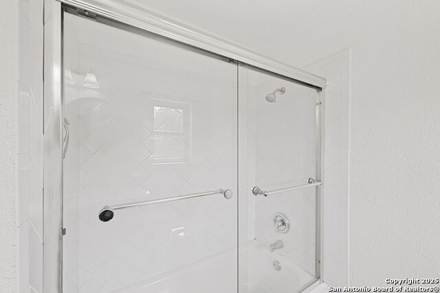 Listing photo id 23 for 1312 Acorn  