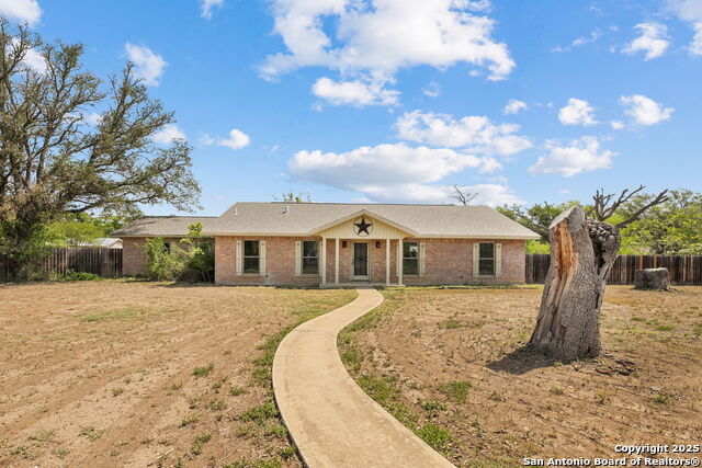 Listing photo id 1 for 1312 Acorn  