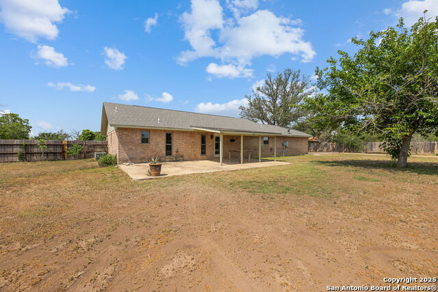 Listing photo id 6 for 1312 Acorn  
