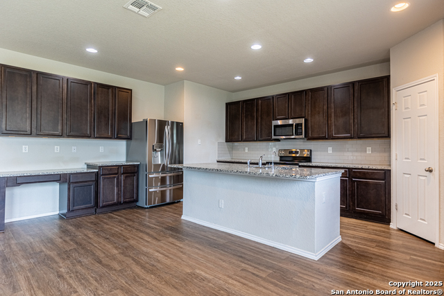 Listing photo id 10 for 5930 Ivans Farm