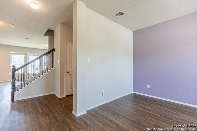 Listing photo id 2 for 5930 Ivans Farm