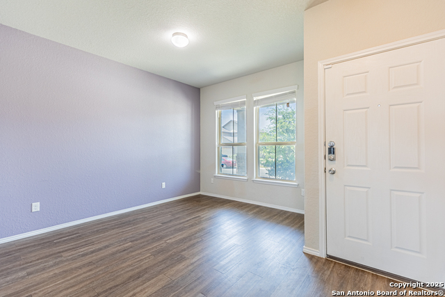 Listing photo id 3 for 5930 Ivans Farm