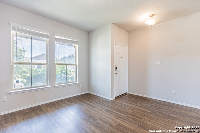 Listing photo id 4 for 5930 Ivans Farm