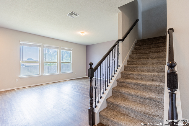 Listing photo id 5 for 5930 Ivans Farm