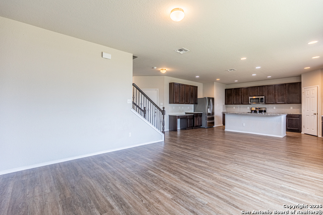 Listing photo id 7 for 5930 Ivans Farm