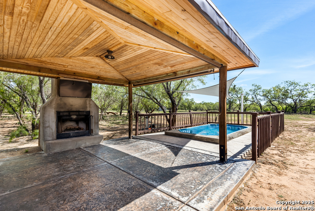 Details for 1556 County Road 2537, Moore, TX 78057