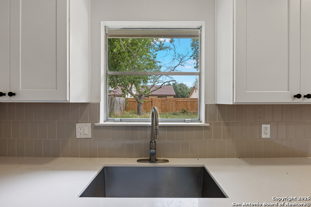 Image 13 of 25 For 9515 Valley Dale