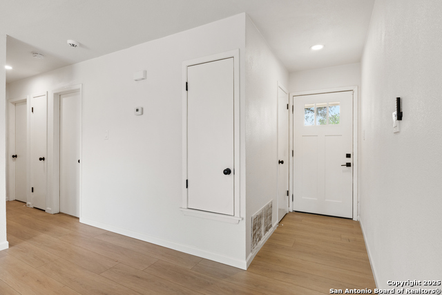 Image 15 of 25 For 9515 Valley Dale