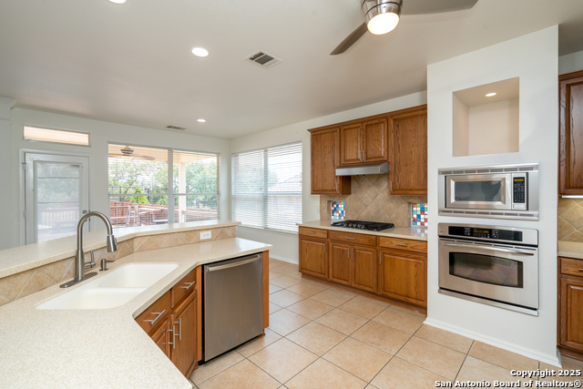 Listing photo id 37 for 10615 Wind Walker