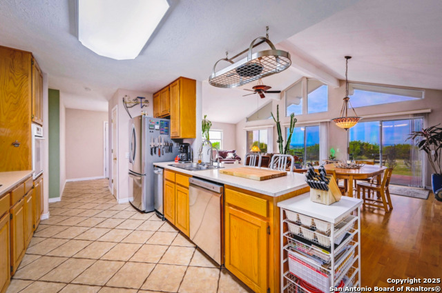 Listing photo id 8 for 1231 Montell