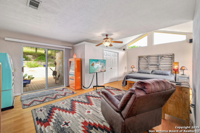 Listing photo id 12 for 1231 Montell