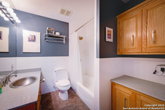 Listing photo id 13 for 1231 Montell