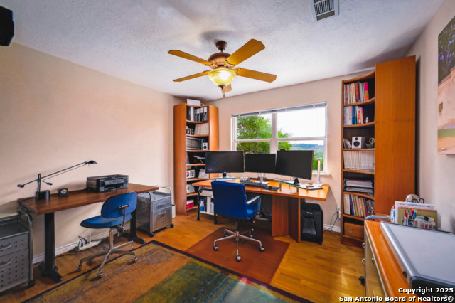 Listing photo id 15 for 1231 Montell