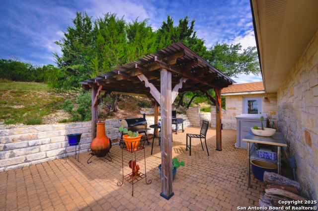 Listing photo id 17 for 1231 Montell