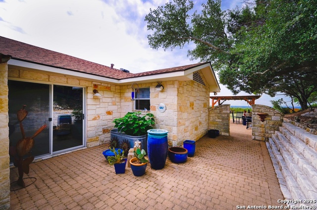 Listing photo id 18 for 1231 Montell