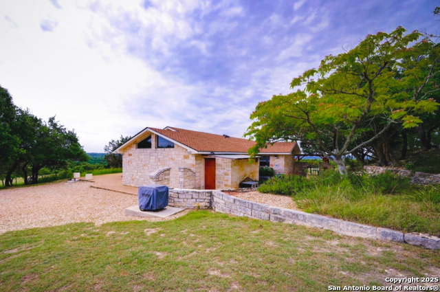 Listing photo id 19 for 1231 Montell