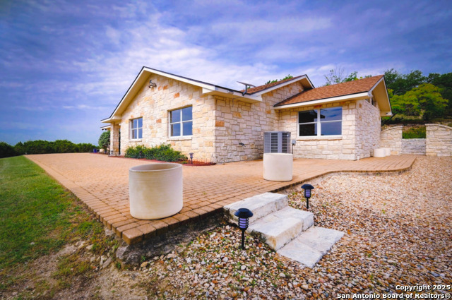 Listing photo id 20 for 1231 Montell