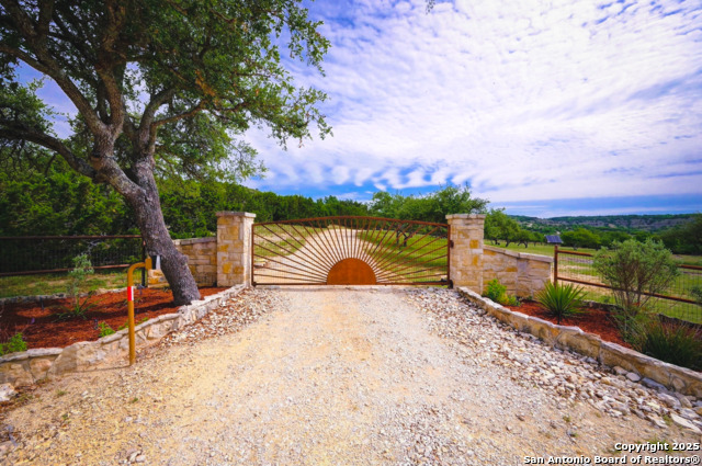 Listing photo id 21 for 1231 Montell