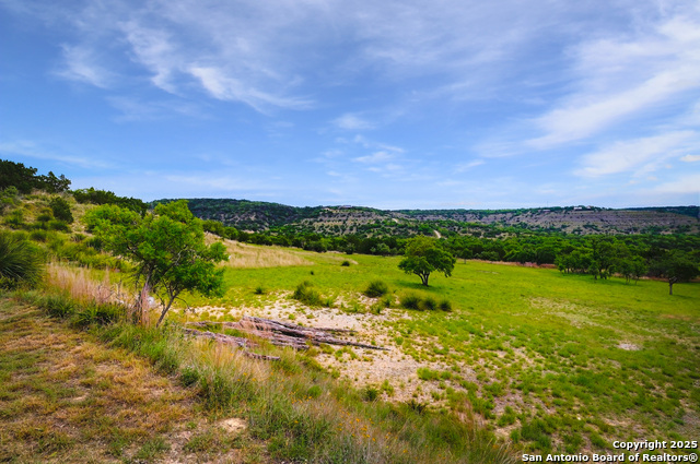 Listing photo id 26 for 1231 Montell